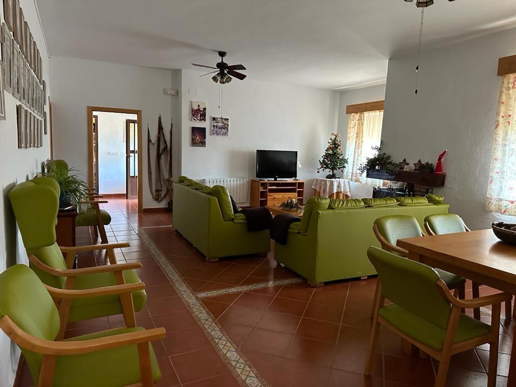 La Casa Barata, Cedillo